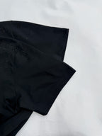 Black short-sleeve T-shirt sleeve and side seam