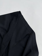 Black short-sleeve T-shirt side panel and sleeve hem