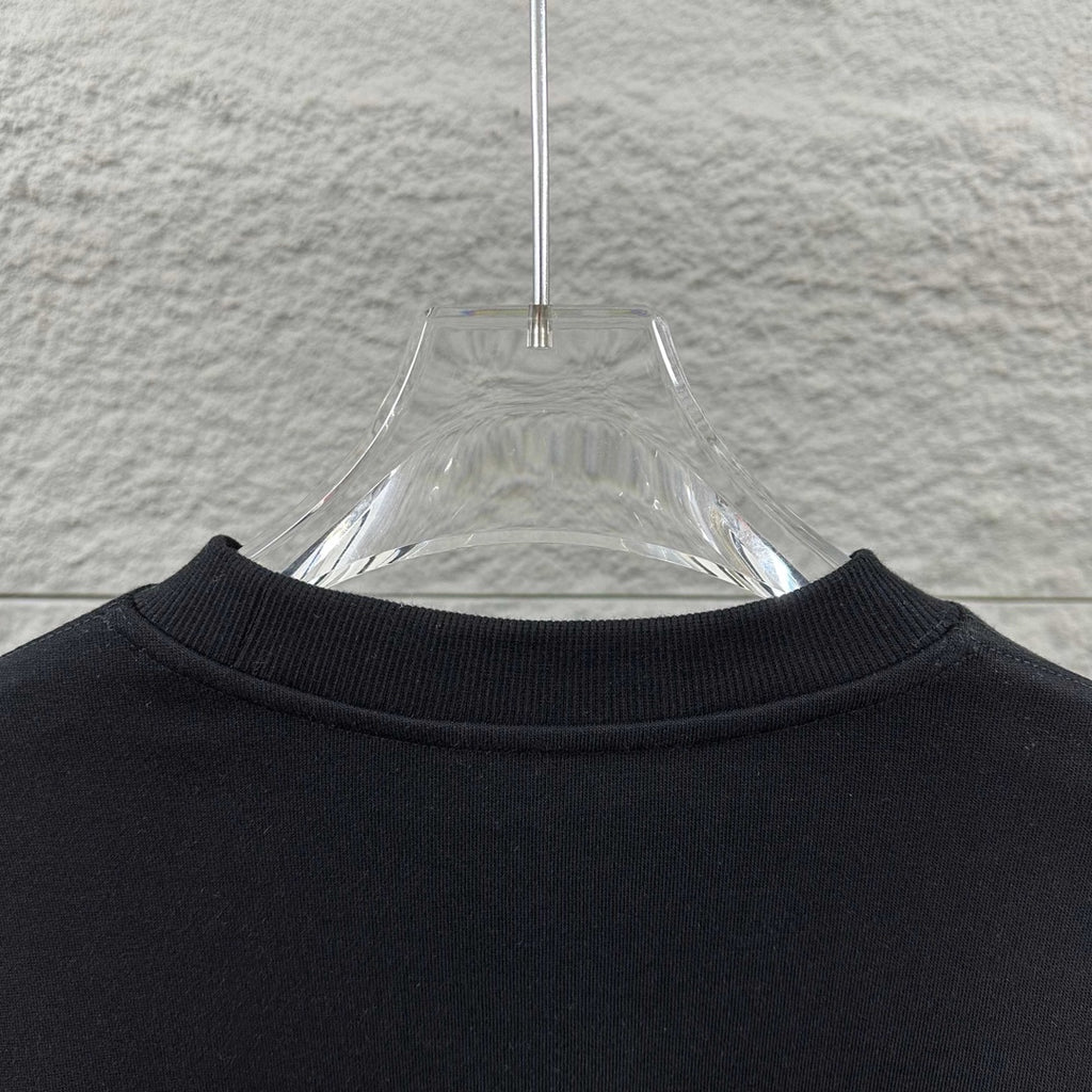 Black ribbed crew neck collar on sweatshirt