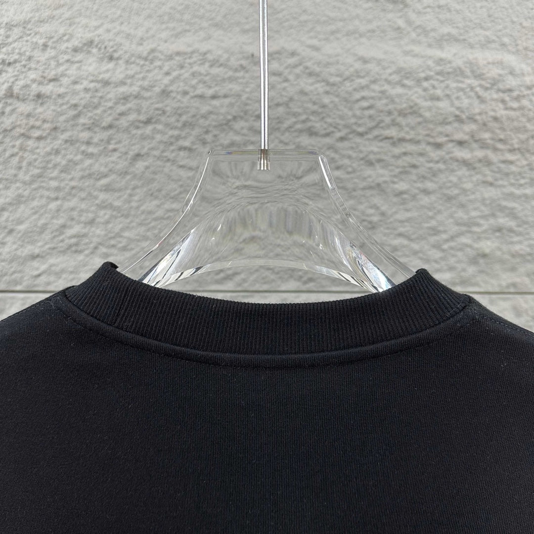 Black ribbed crew neck collar on sweatshirt