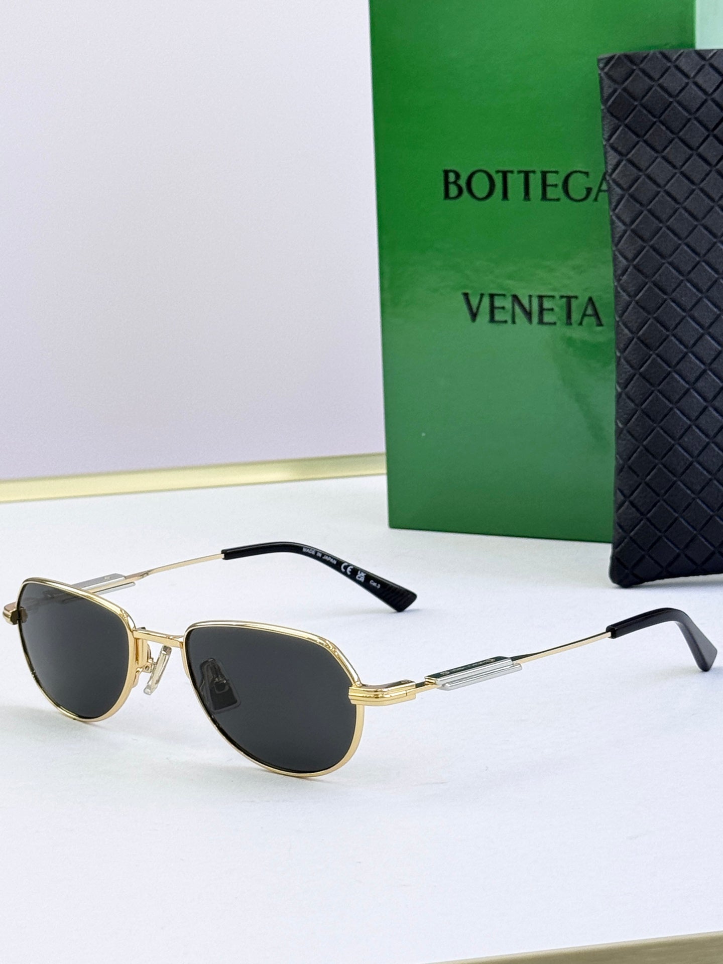 Bottega Veneta glasses with gold frames and dark round lenses