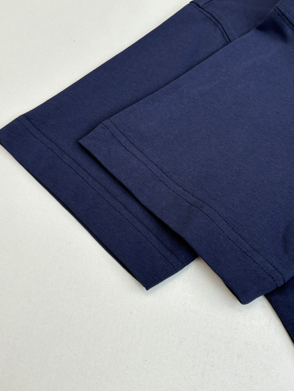 Dark blue short-sleeve T-shirt with ribbed crew neck and stitched hem
