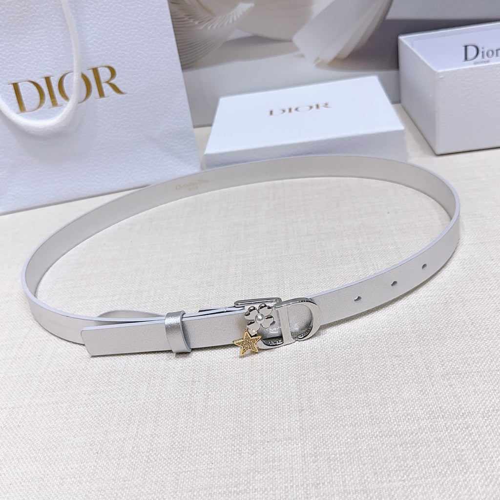 Dior belt in silver metallic leather with oval buckle and star-and-flower charm