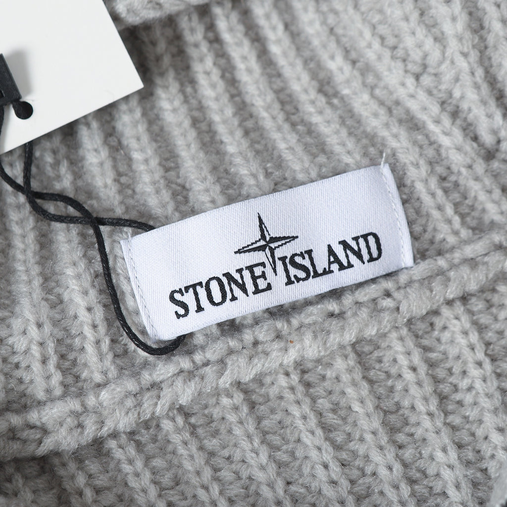 Light gray knit hoodie label at neckline with black zipper pull