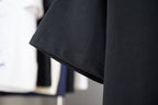 Black short-sleeve T-shirt sleeve and curved hem stitching detail
