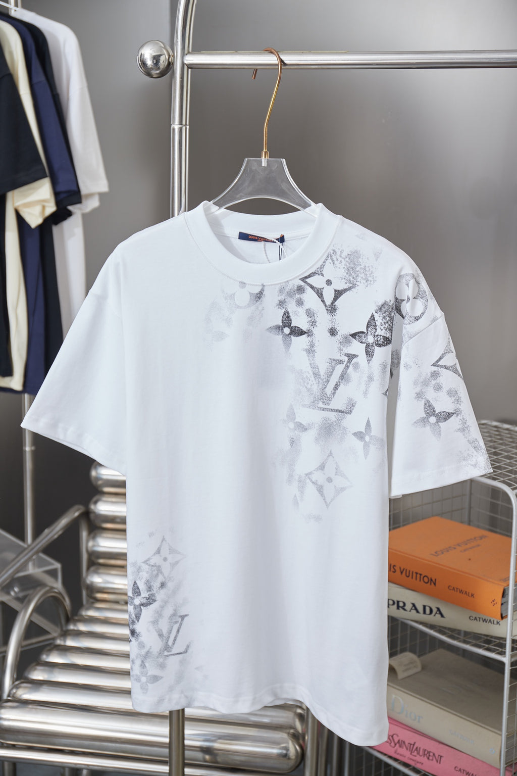 Louis Vuitton white T-shirt with allover monogram floral print