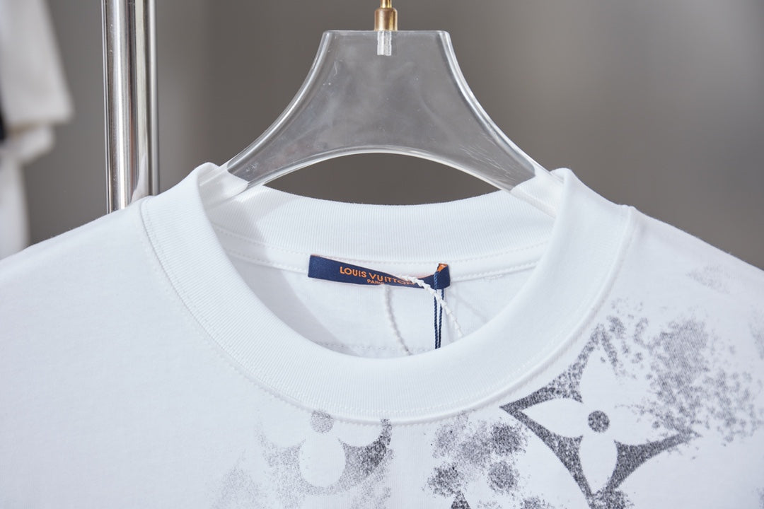 Louis Vuitton T-shirt crew neck with brand label and monogram print