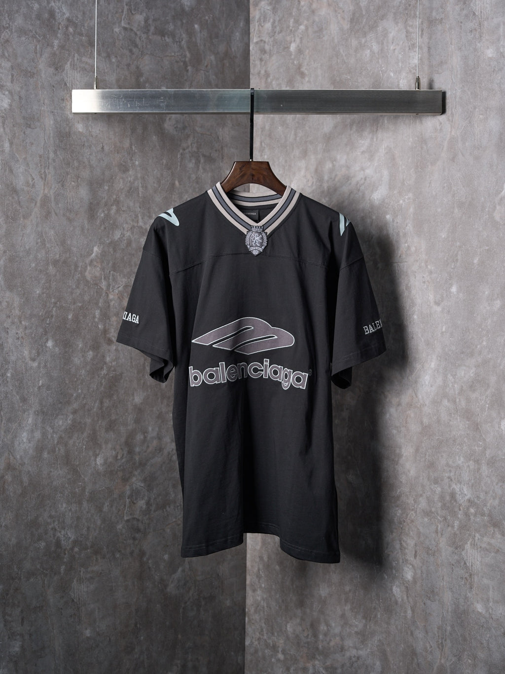 Balenciaga black short-sleeve T-shirt with crew neck striped collar and front logo print