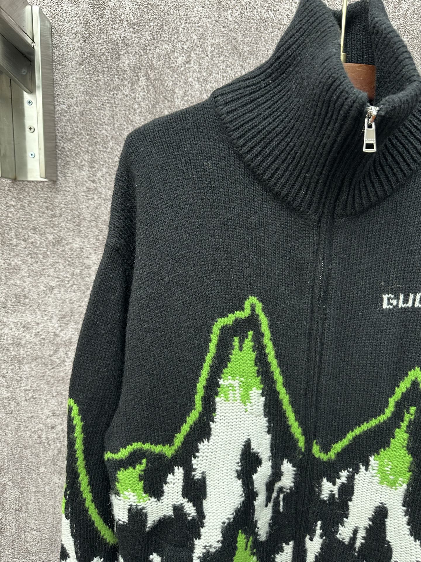 Gucci black knit sweater with ribbed turtleneck and green-outlined mountain pattern