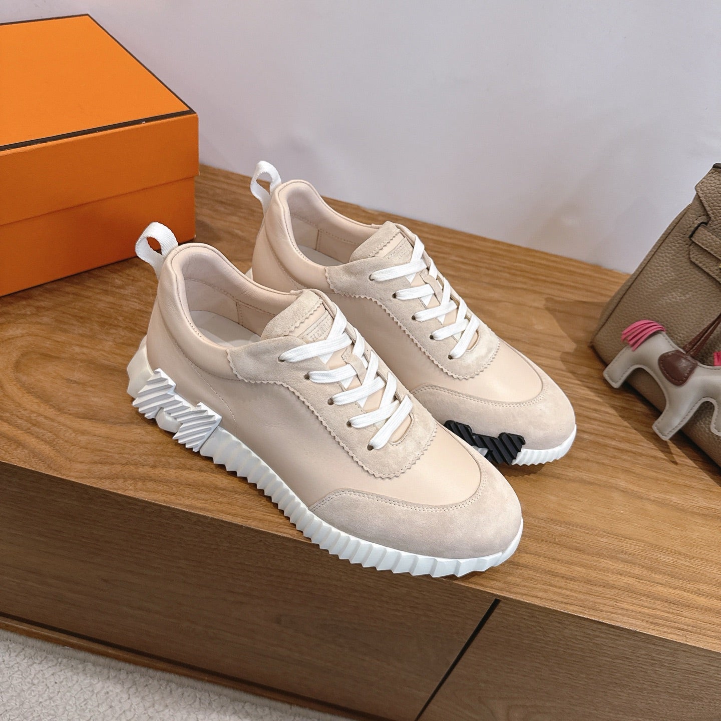 Unisex beige low-top sneakers with white laces and thick side sole