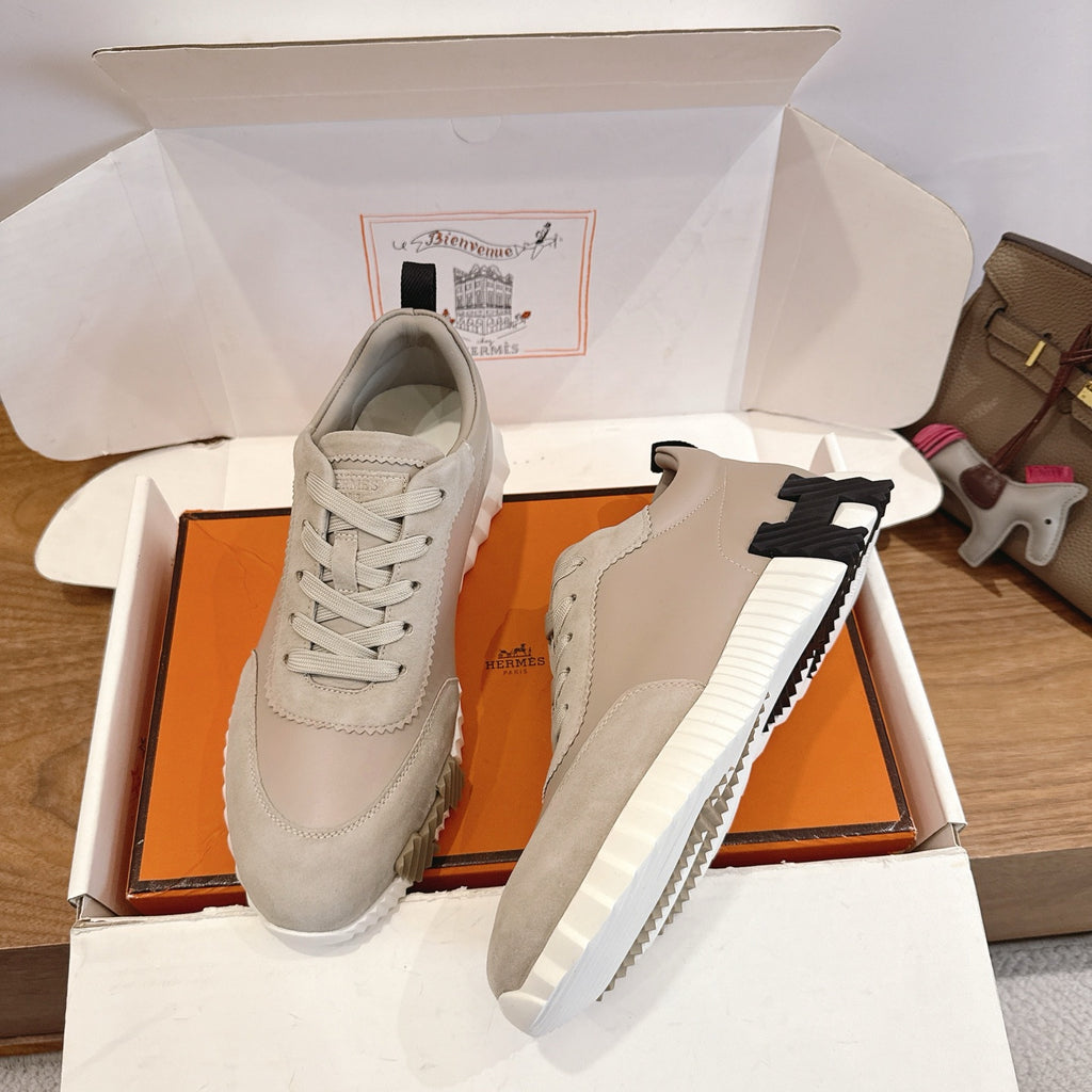 Unisex lace-up sneakers with white rubber sole, shown on orange box