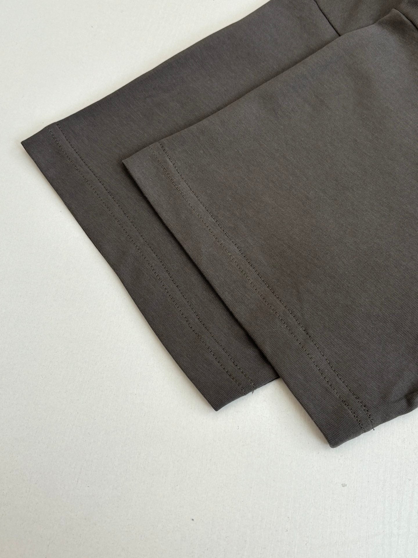 Gucci short-sleeve T-shirt sleeves and hem in dark gray