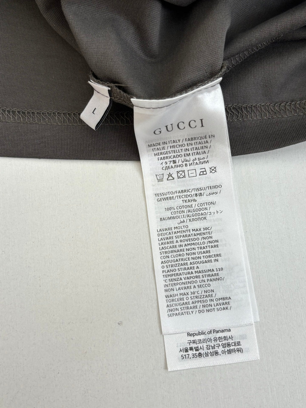 Gucci short-sleeve T-shirt interior with care label and size tag