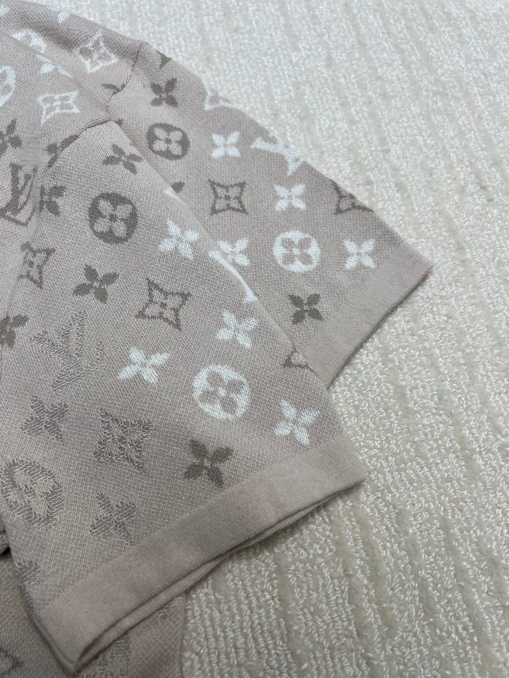 Louis Vuitton monogram T-shirt sleeve and hem, light beige patterned knit