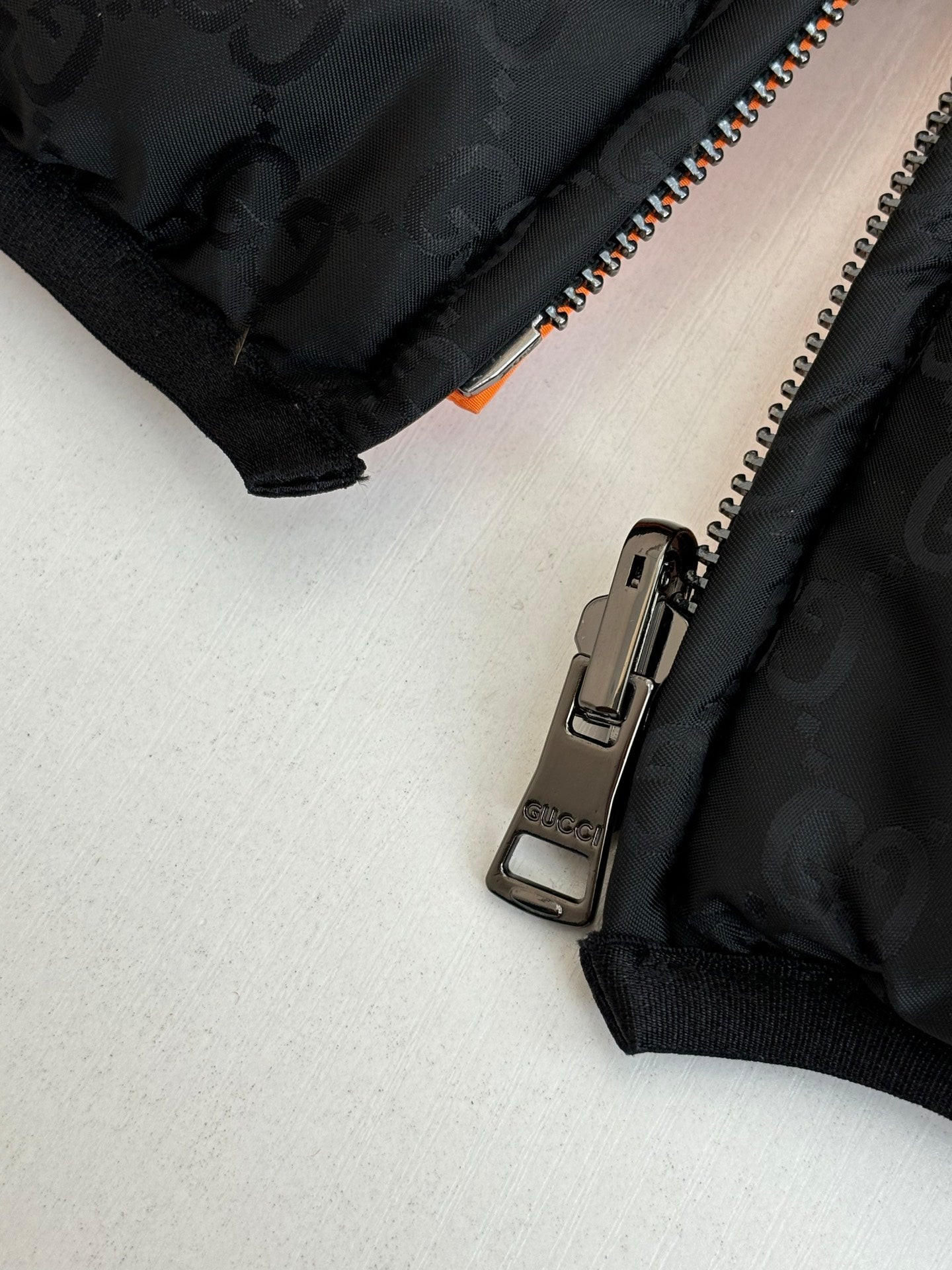 Gucci long padded jacket zipper with black fabric pull and metal slider