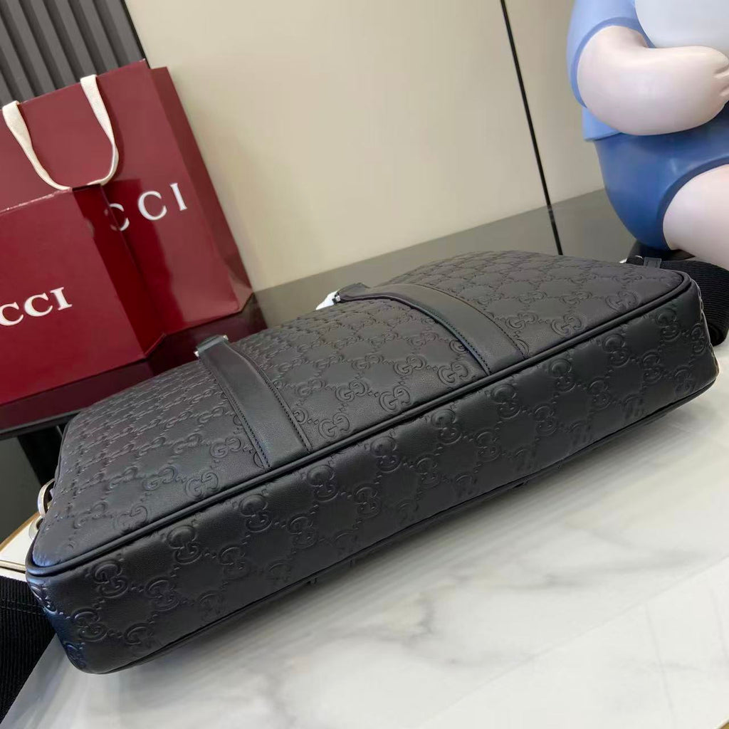 Gucci handbag duffel in navy with GG monogram and long shoulder strap