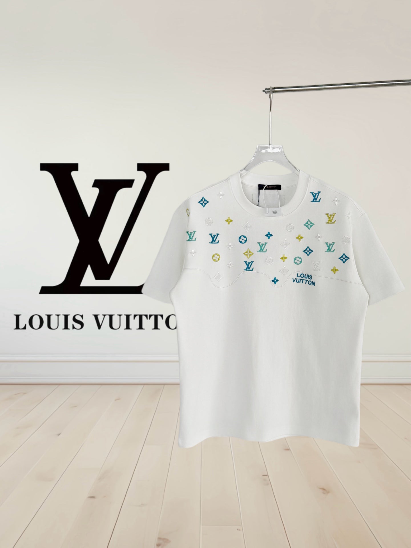 Louis Vuitton white T-shirt with multicolor monogram flower print