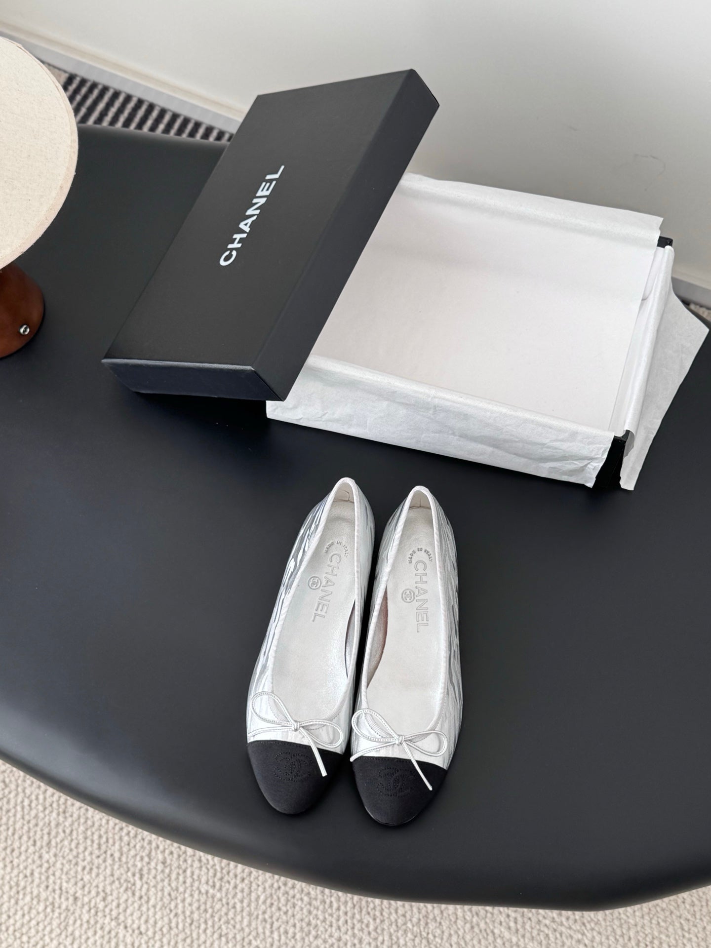 Two-tone leather ballet flats with lace-up bow ties and pointed toe
