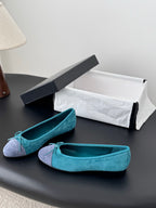 Turquoise and gray-pattern ballet flats with bow, rounded toe, fabric upper