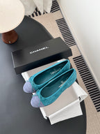 Turquoise ballet flats with bow, rounded toe, Chanel logo insole, slip-on fit