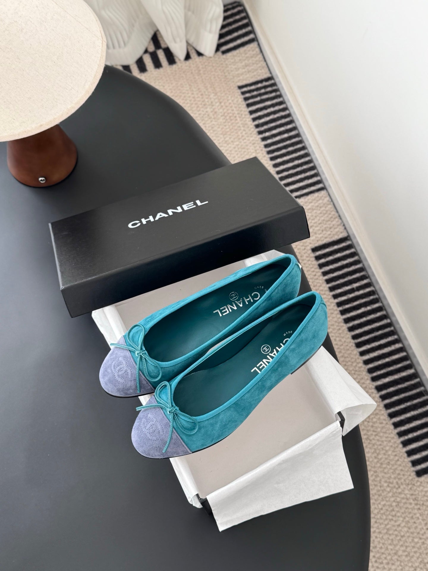 Turquoise ballet flats with bow, rounded toe, Chanel logo insole, slip-on fit
