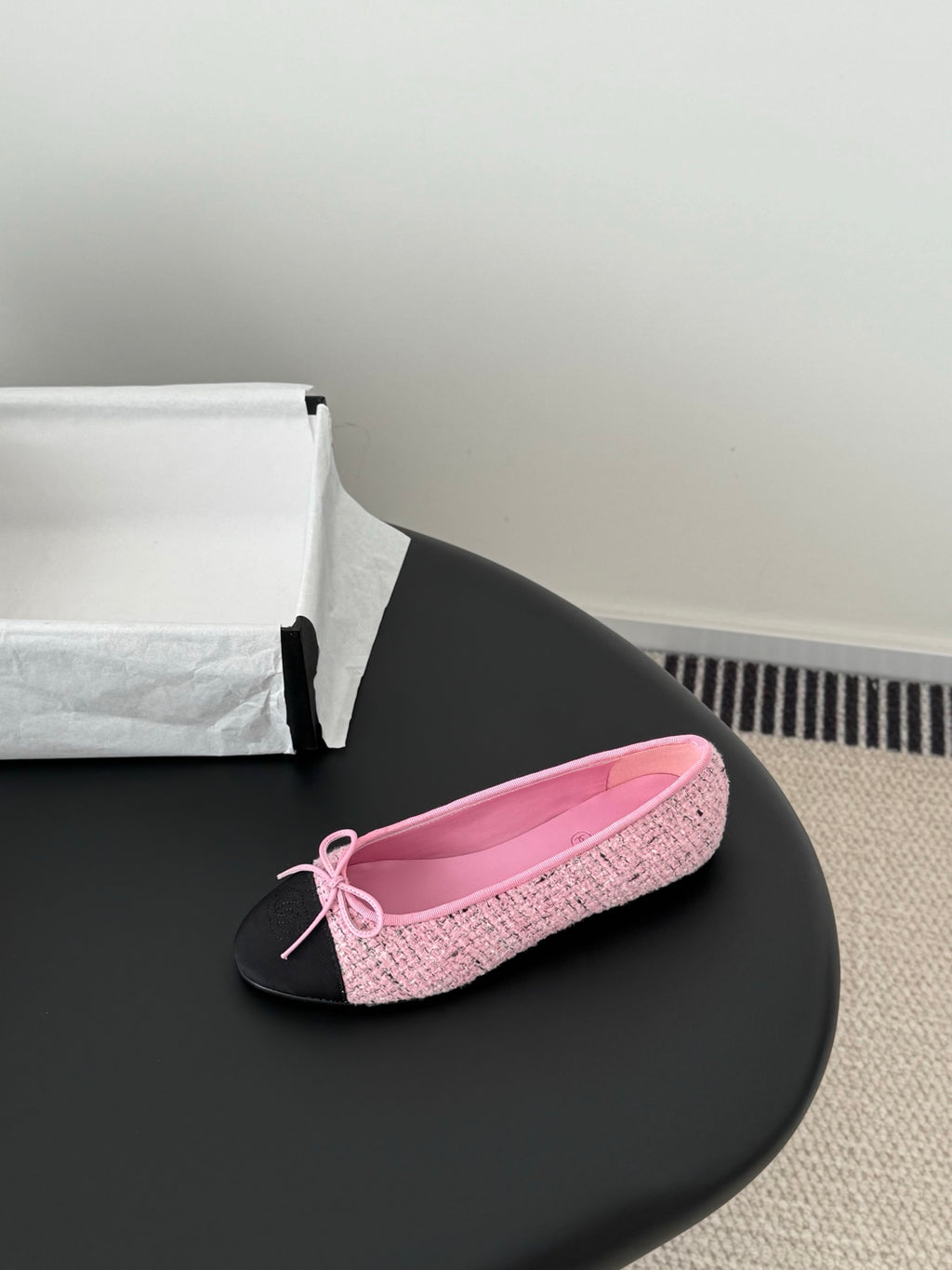 Chanel ladies pink tweed ballet flat with bow detail and black toe