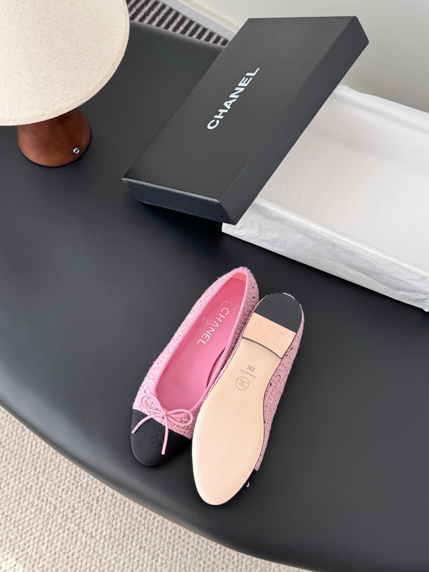 Chanel ladies pink tweed ballet flats with bow and black trim