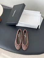 Chanel ladies ballet flats with bow detail, quilted mauve pink upper