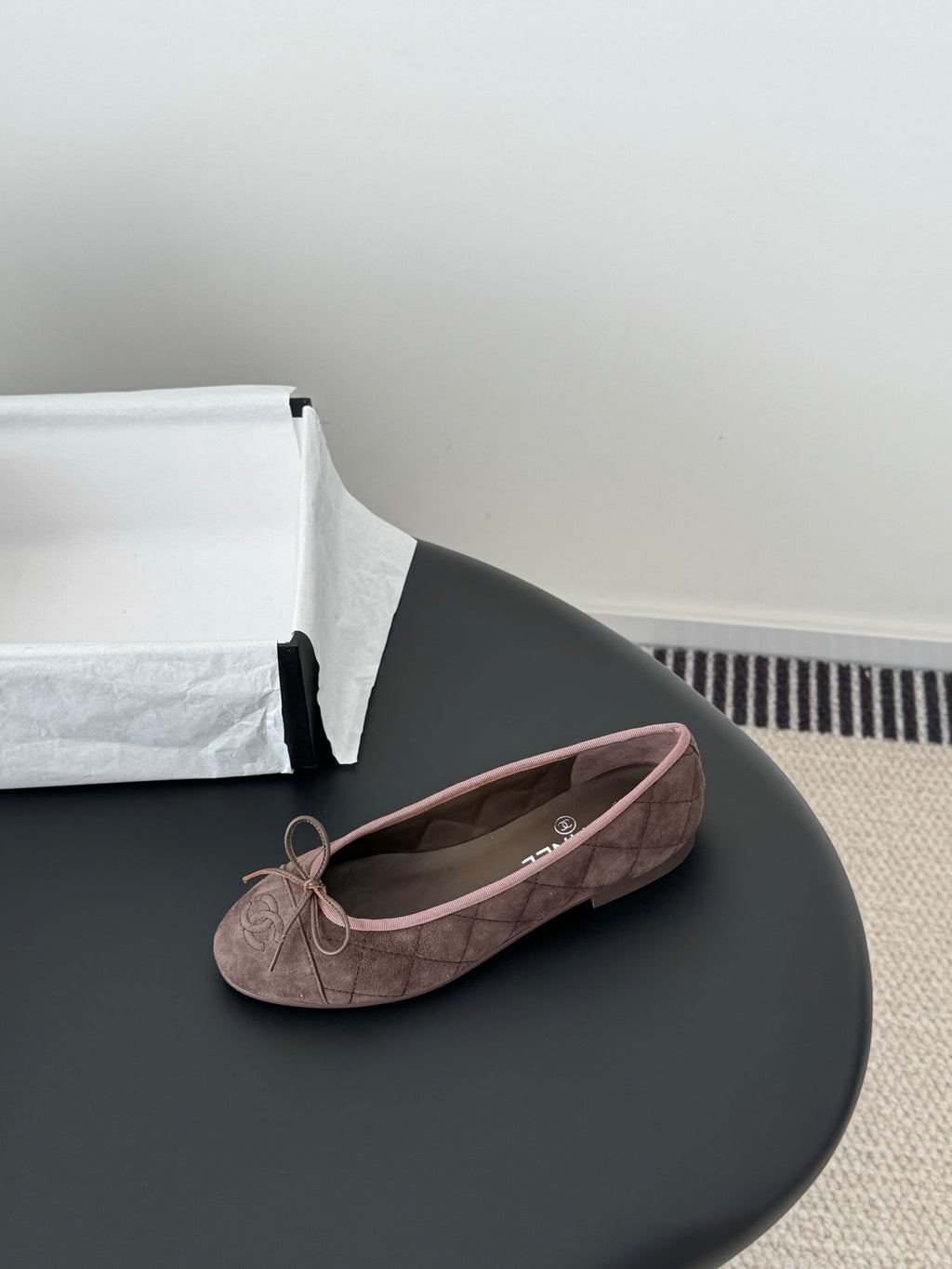 Chanel ladies ballet flats with bow detail, mauve pink quilted fabric upper