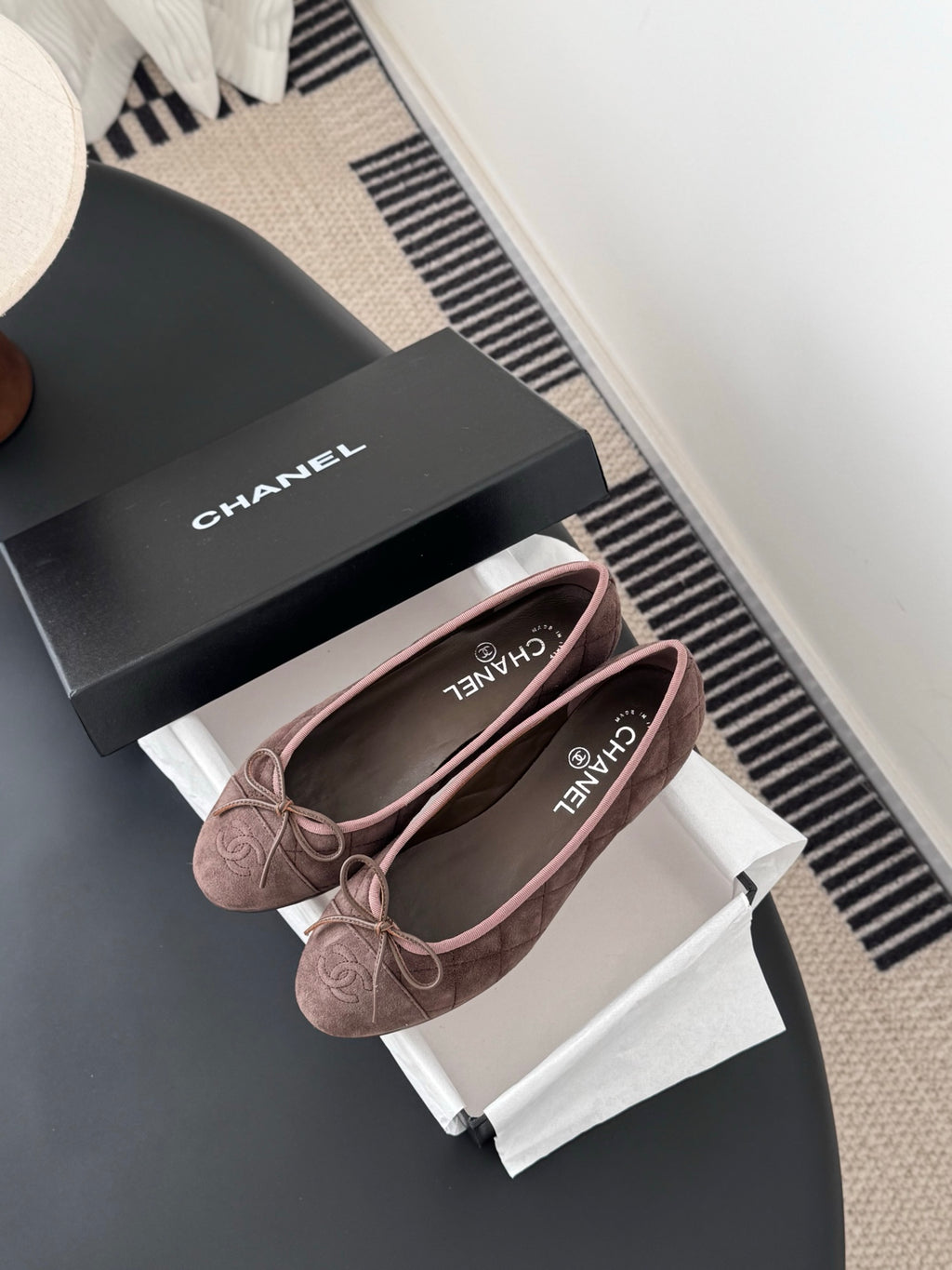 Chanel ladies ballet flats with bow detail, mauve pink quilted upper
