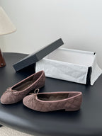 Chanel ladies ballet flats with bow detail, mauve pink quilted fabric