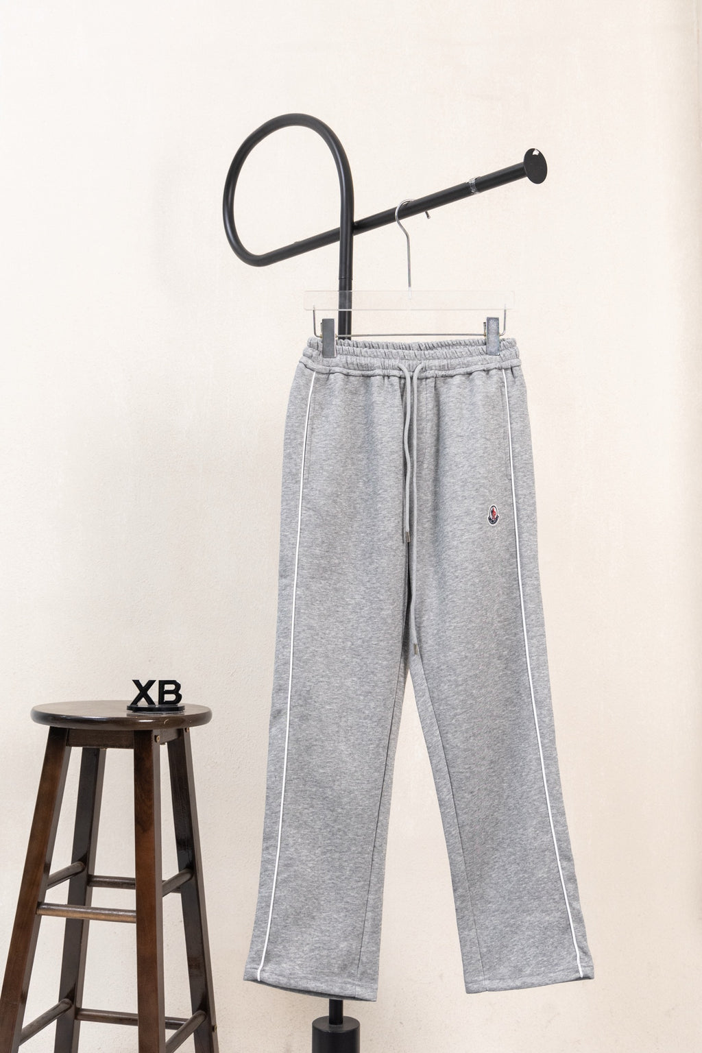 Moncler gray sweatpants with elastic waistband and drawstring, wide leg
