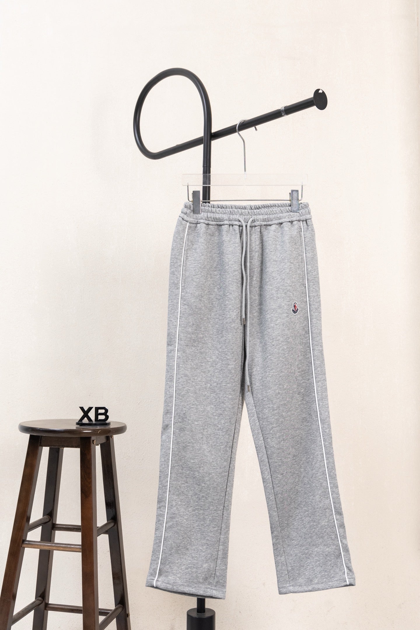 Moncler gray sweatpants with elastic waistband and drawstring, wide leg