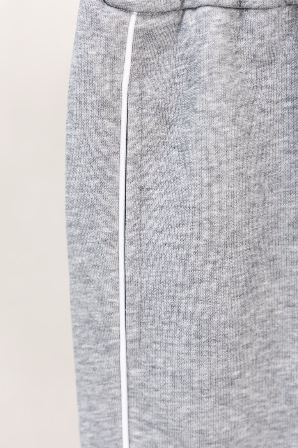 Moncler gray knit sweatpants with drawstring and elastic waistband seam