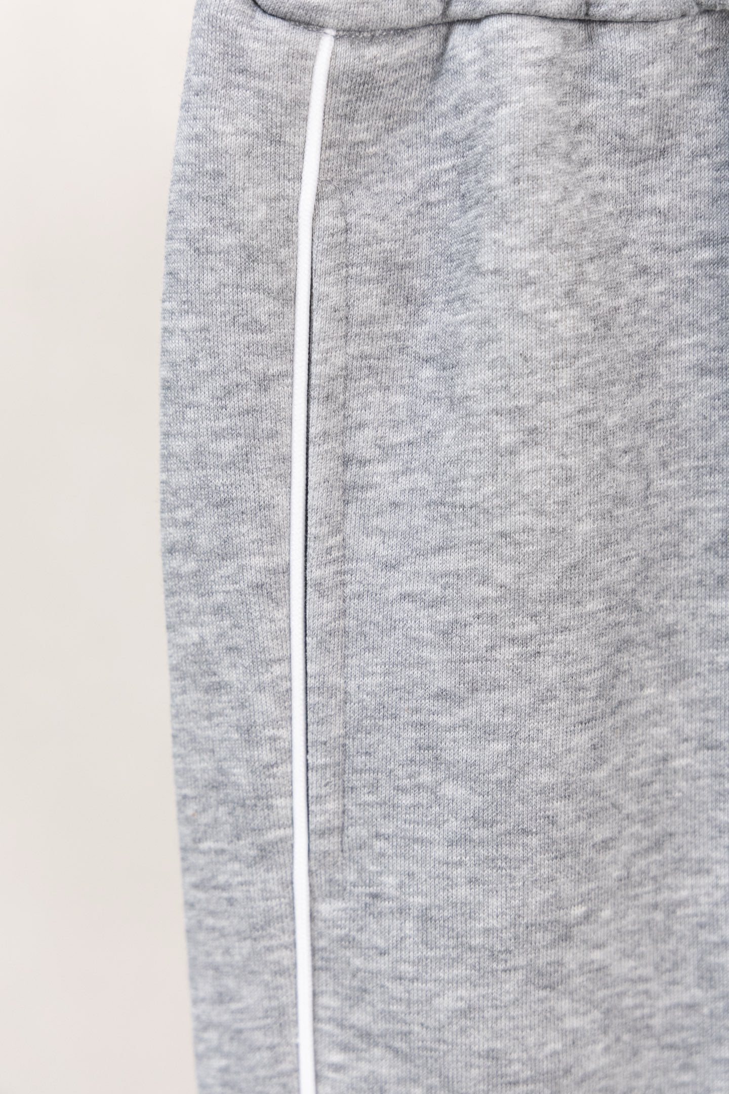 Moncler gray knit sweatpants with drawstring and elastic waistband seam