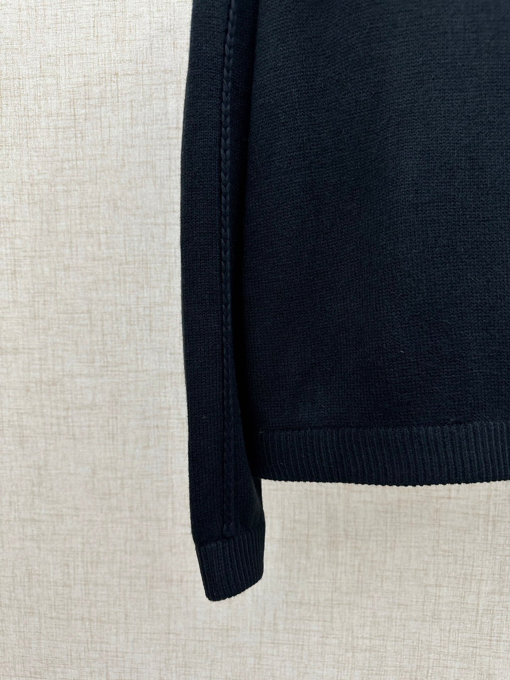 Long-sleeve knit top sleeve with ribbed cuff, dark navy