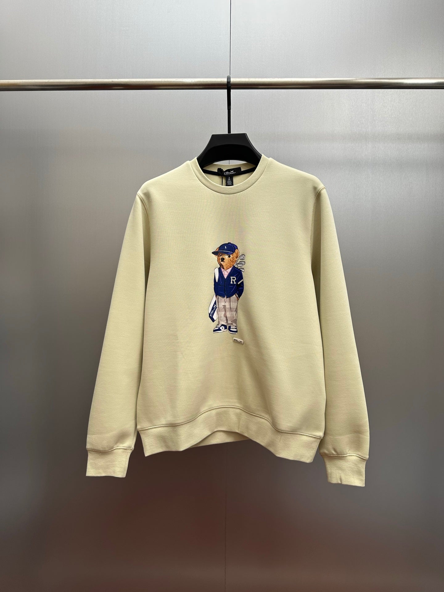 Cream sweatshirt with teddy-bear graphic and ribbed crew neck