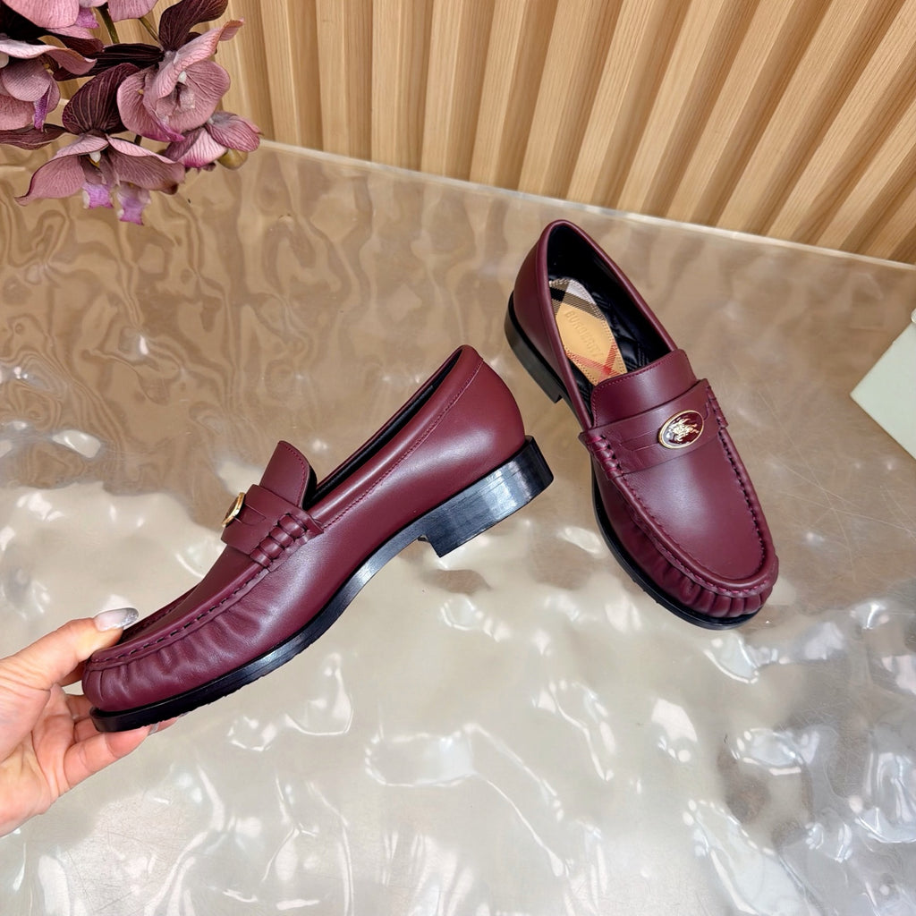 Burberry leather loafers in dark red with metal emblem and tasseled strap