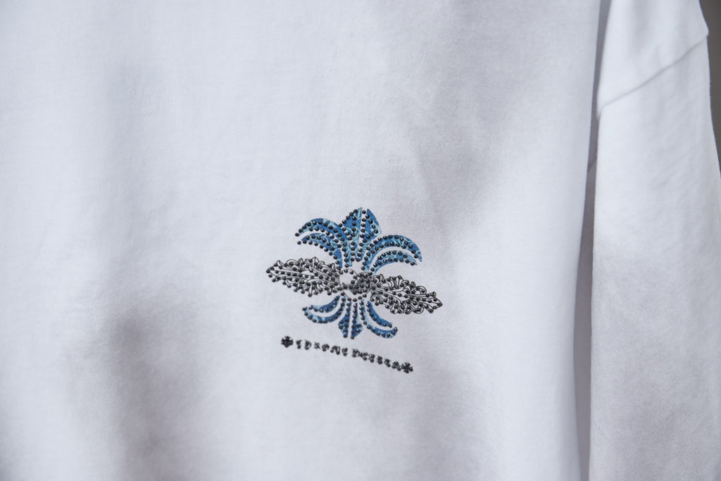 Chrome short T-shirt, white with small blue fleur-de-lis logo detail