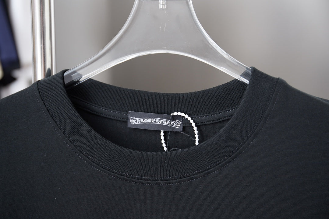 Crewneck graphic T-shirt with inner brand label at the neckline