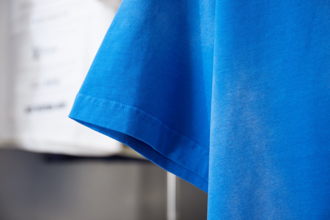 Blue short-sleeve T-shirt hem and sleeve cuff