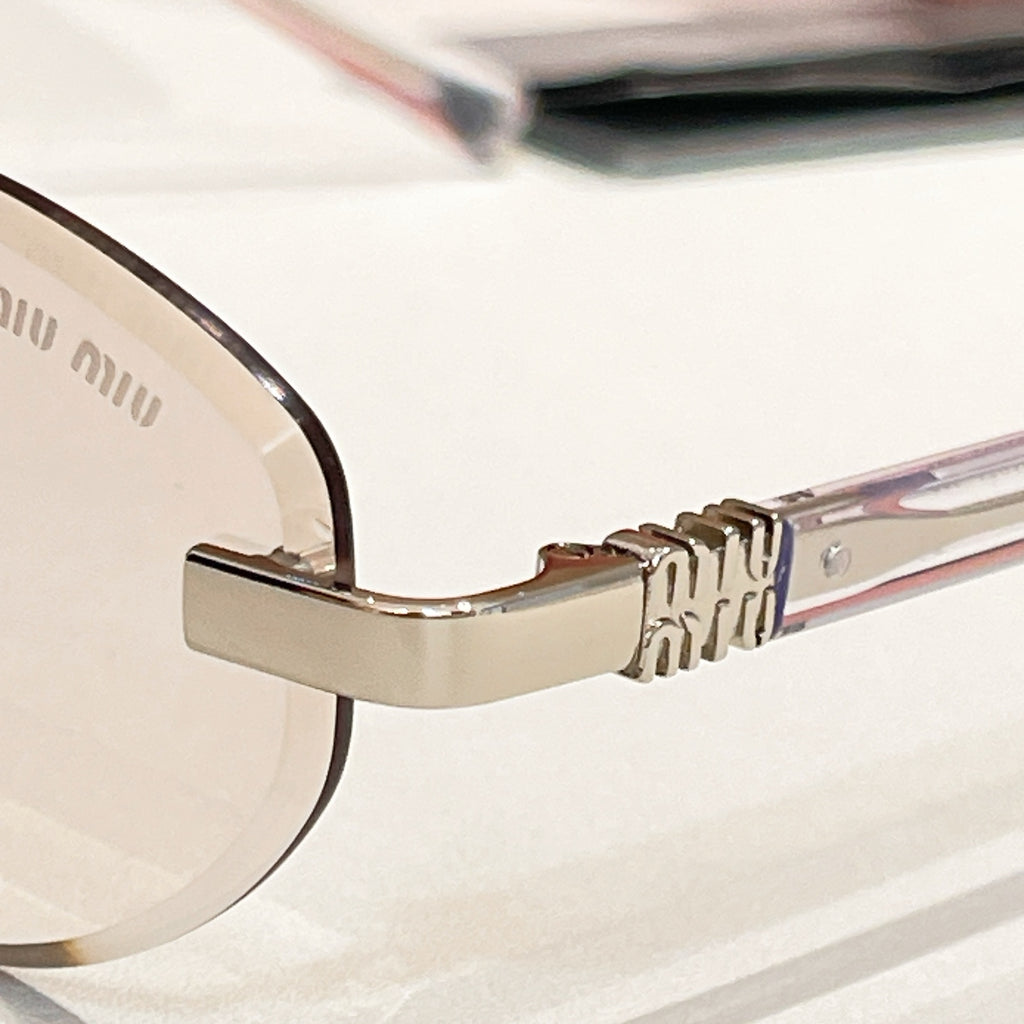 Round sunglasses close-up: gold-tone hinge and curved temple arm