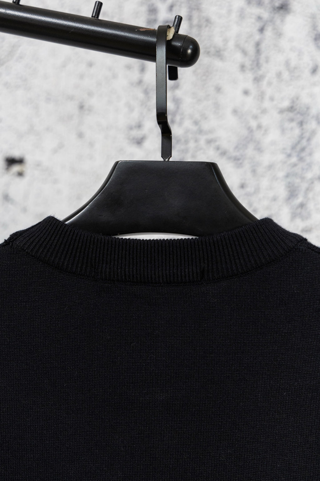Louis Vuitton long-sleeve knit sweater collar, ribbed crew neckline