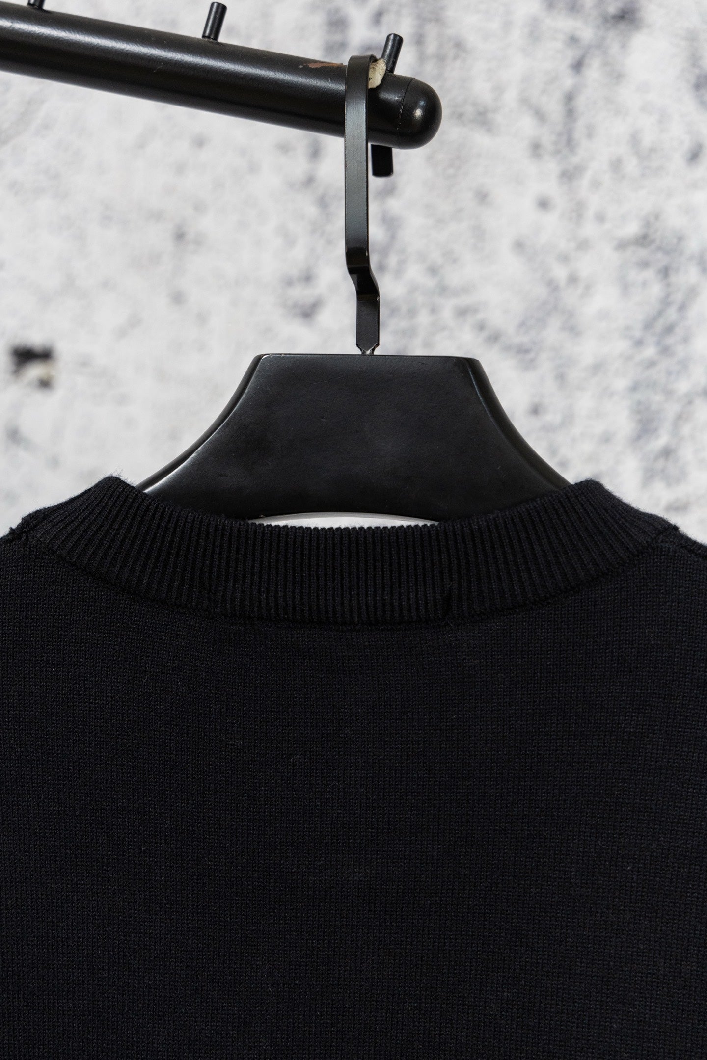 Louis Vuitton long-sleeve knit sweater collar, ribbed crew neckline