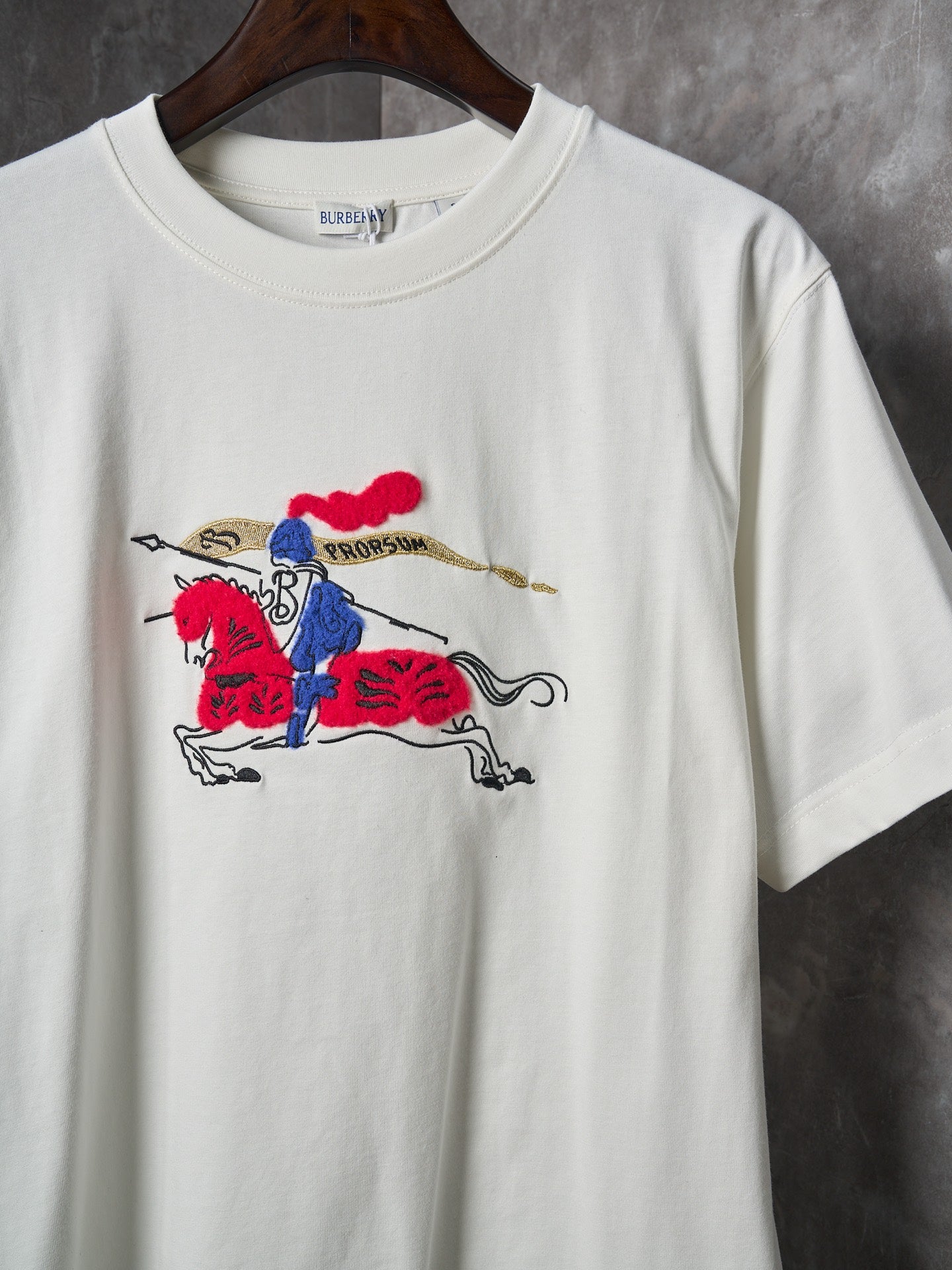 White short-sleeve T-shirt with multicolor polo player embroidery