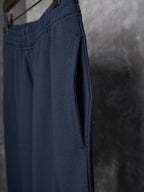 Navy pants with side pocket and tapered leg