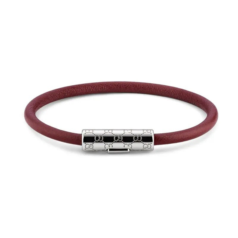 Gucci elastic bracelet in burgundy with silver-tone logo bar clasp