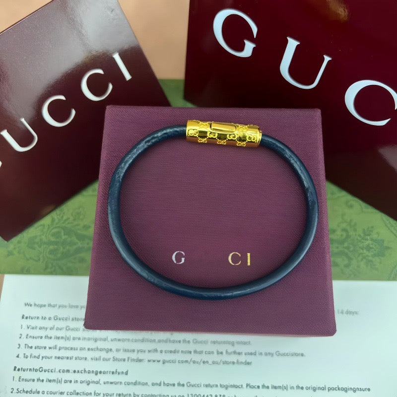 Gucci elastic bracelet in dark teal with gold-tone logo bar clasp