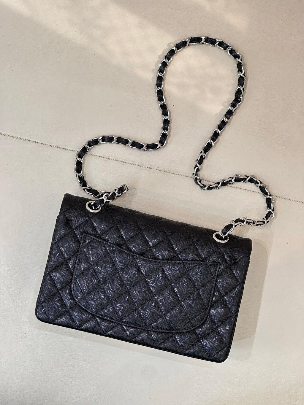 Chanel quilted shoulder bag with chain strap, diamond pattern and CC logo