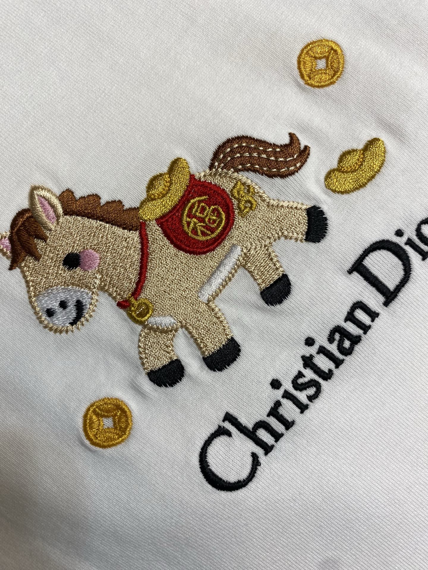 White Christian Dior T-shirt embroidery with teddy bear and gold patches